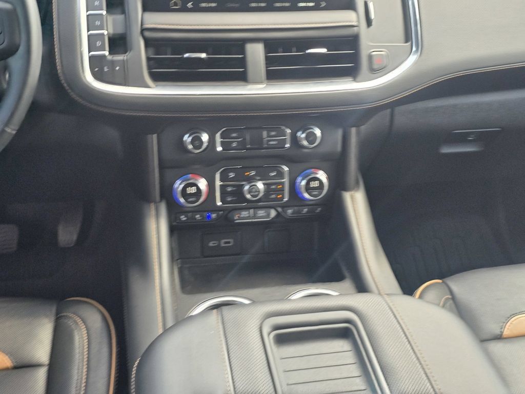 Used 2024 GMC Yukon AT4 w/ Technology Package AWD/4WD image 20