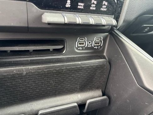Used 2023 RAM 1500 Big Horn AWD/4WD image 30