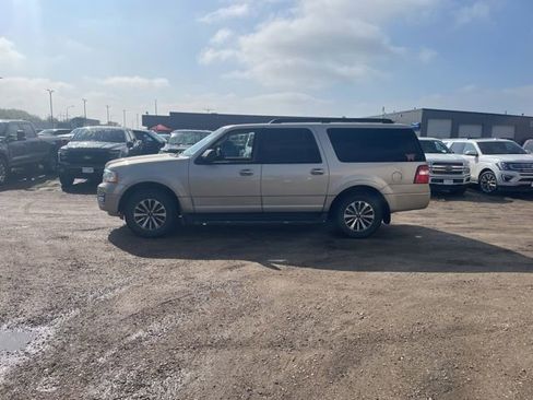 Used 2017 Ford Expedition EL XLT w/ Equipment Group 202A AWD/4WD image 3