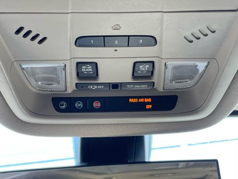Used 2019 GMC Acadia Denali w/ Technology Package FWD image 17
