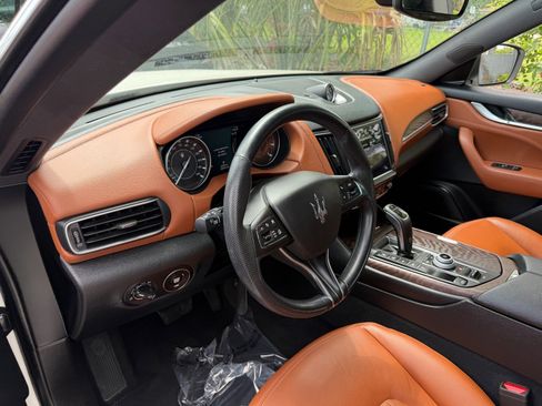 Used 2023 Maserati Levante GT AWD/4WD image 10