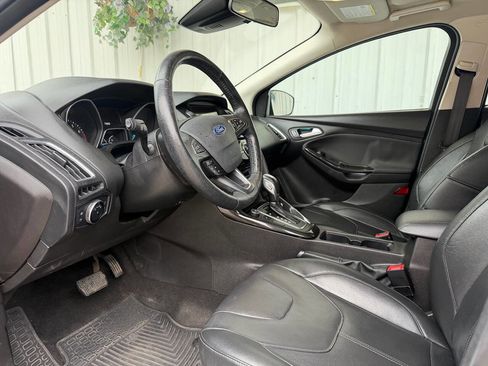 Used 2017 Ford Focus Titanium w/ Titanium Technology Package FWD image 11