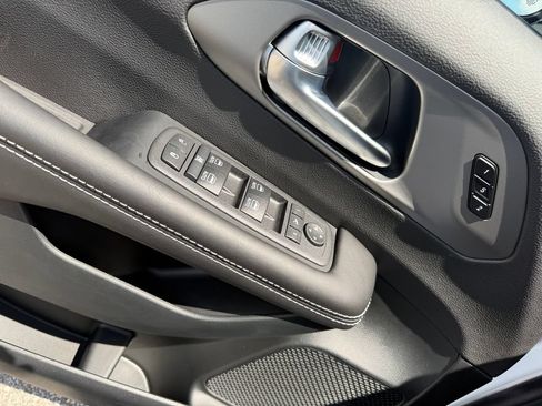 New 2027 Chrysler Pacifica Limited FWD image 6