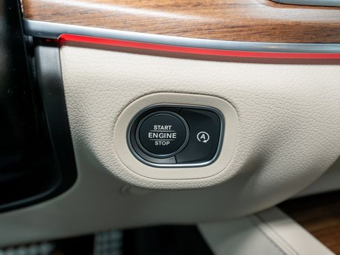 Used 2025 Mercedes-Benz GLS 450 4MATIC image 30