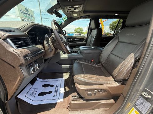 Used 2021 GMC Yukon Denali w/ Denali Premium Package AWD/4WD image 5