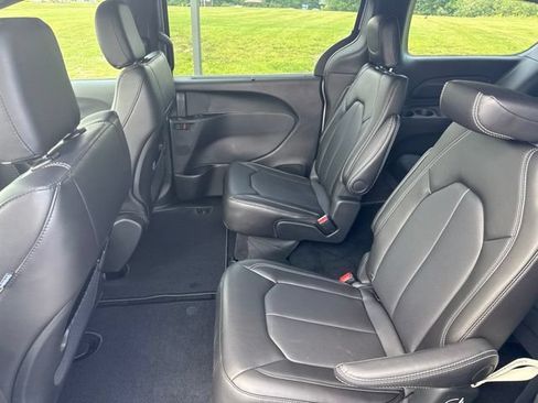 New 2026 Chrysler Pacifica Select AWD/4WD image 35