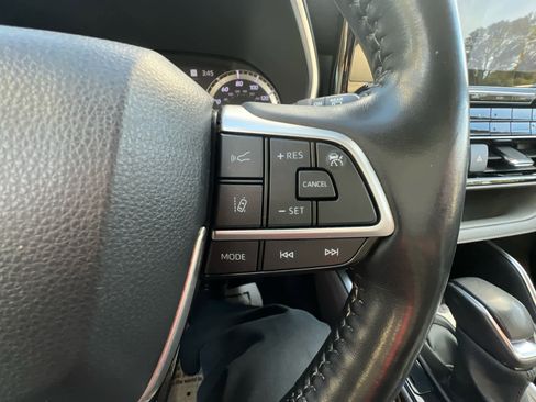 Used 2022 Toyota Highlander Limited image 21