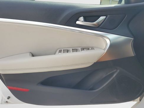 Used 2025 Genesis G70 2.5T AWD/4WD image 19