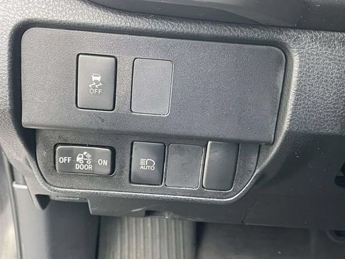 Used 2020 Toyota Tacoma SR5 RWD image 18