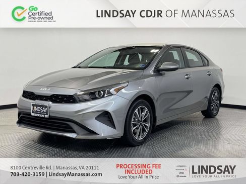 Used 2023 Kia Forte LXS FWD image 4