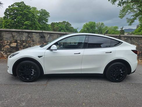 Used 2023 Tesla Model Y Long Range AWD/4WD image 8