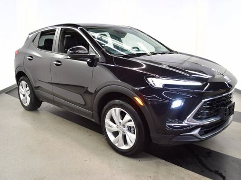 Used 2025 Buick Encore GX Preferred AWD/4WD image 2
