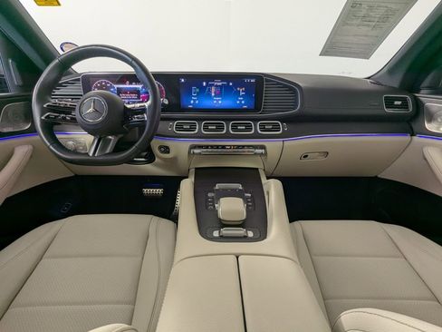 Used 2025 Mercedes-Benz GLS 450 4MATIC image 5