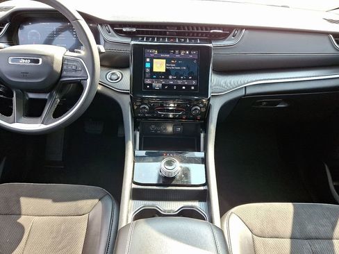Used 2023 Jeep Grand Cherokee L Laredo AWD/4WD image 16