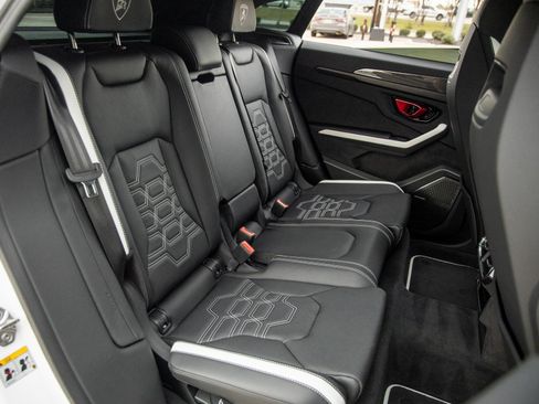 Used 2025 Lamborghini Urus SE image 42