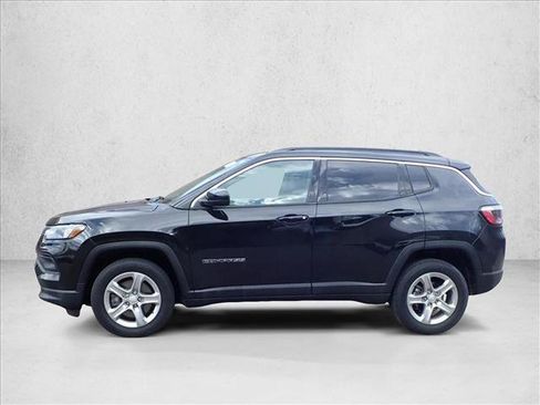 Used 2023 Jeep Compass Latitude AWD/4WD image 2