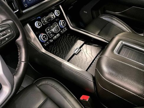 Used 2024 GMC Yukon XL Denali w/ Advanced Technology Package AWD/4WD image 21
