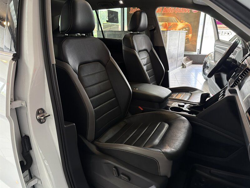 Used 2022 Volkswagen Atlas SEL Premium AWD/4WD image 31