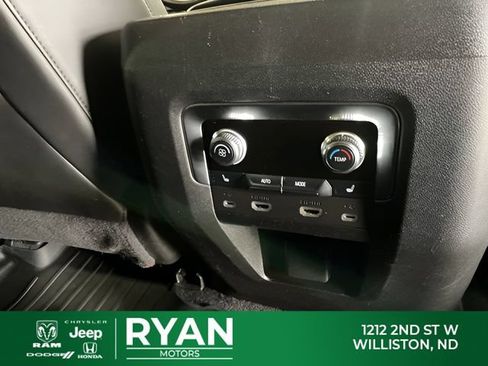 Used 2021 GMC Yukon SLT w/ SLT Luxury Plus Package AWD/4WD image 57