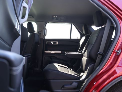 Used 2023 Ford Explorer XLT image 41