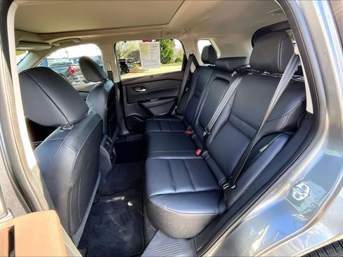 Used 2023 Nissan Rogue SV w/ SV Premium B Package image 15