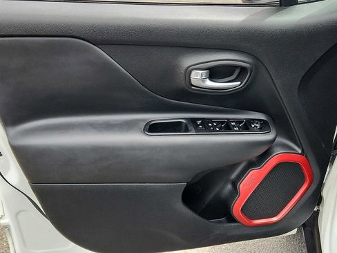 Certified 2022 Jeep Renegade Trailhawk AWD/4WD image 12