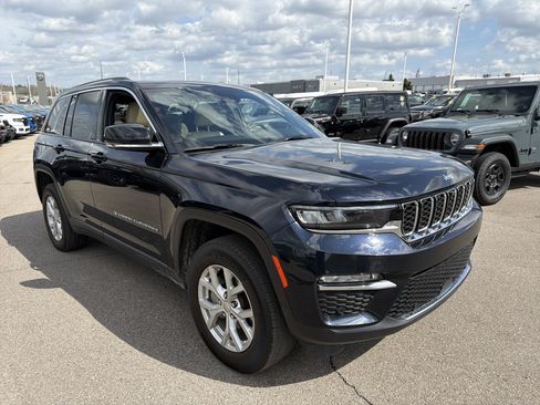 Certified 2023 Jeep Grand Cherokee Limited w/ Luxury Tech Group II image 14