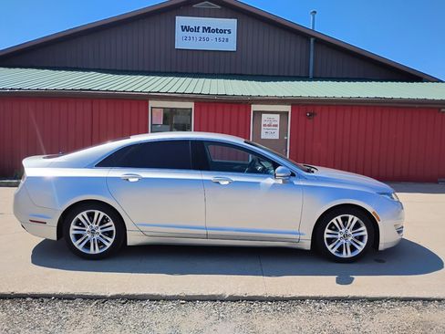 Used 2016 Lincoln MKZ FWD image 1