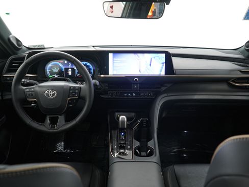 Used 2026 Toyota Crown Platinum image 18