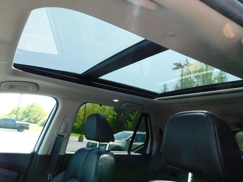 Used 2025 Honda Pilot Touring image 12