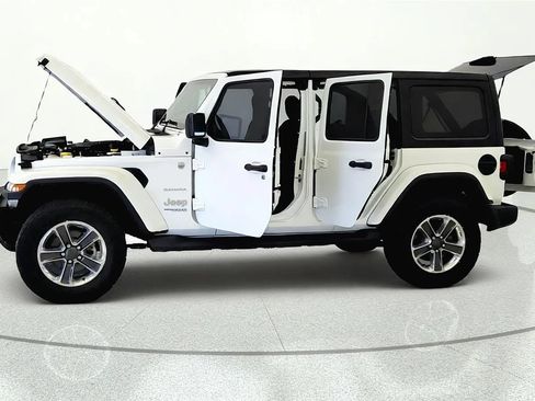 Used 2022 Jeep Wrangler Unlimited Sahara w/ Cold Weather Group AWD/4WD image 9