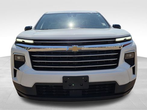 Used 2026 Chevrolet Traverse LT AWD/4WD image 3