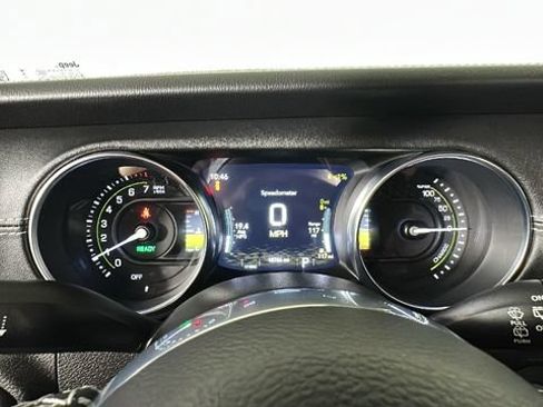 Used 2023 Jeep Wrangler Unlimited Sahara AWD/4WD image 16