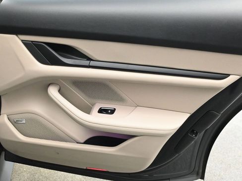 Used 2022 Porsche Taycan 4S image 17