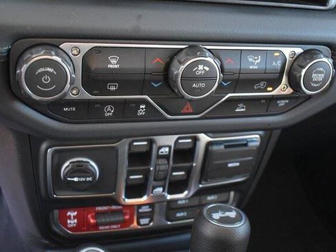 Used 2026 Jeep Wrangler Unlimited Rubicon AWD/4WD image 32