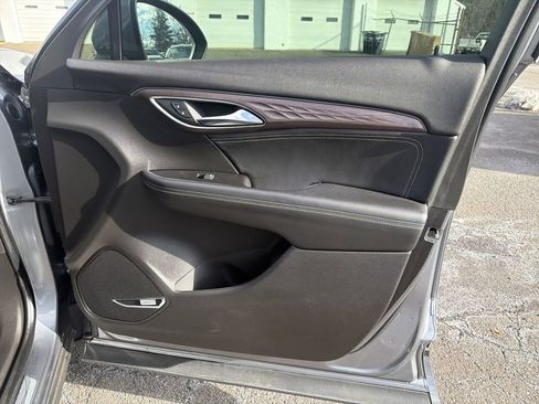 Used 2021 Buick Envision Avenir w/ Technology Package II image 14