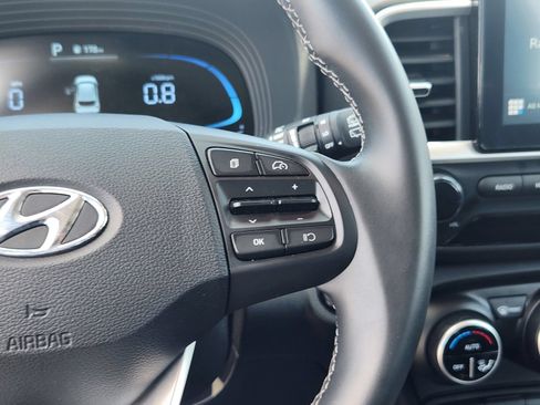 Used 2025 Hyundai Venue SEL FWD image 16