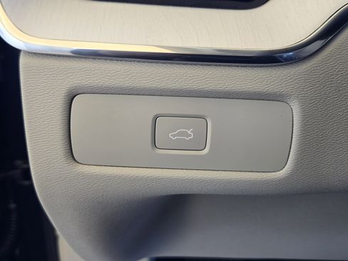 New 2026 Volvo XC60 B5 Ultra w/ Protection Package Premier image 24