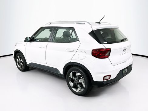 Used 2025 Hyundai Venue SEL FWD image 5