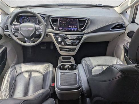 Used 2022 Chrysler Pacifica Touring-L AWD/4WD image 13
