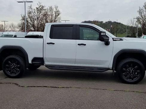 Used 2024 GMC Sierra 2500 AT4 w/ AT4 Preferred Package image 9