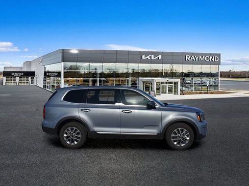 Used 2024 Kia Telluride LX AWD/4WD image 2