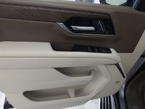 Used 2025 GMC Yukon Denali w/ Sun & Power Step Package AWD/4WD image 18