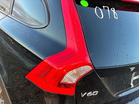 Used 2016 Volvo V60 T5 Cross Country w/ Climate Package image 27