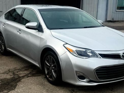 Used 2013 Toyota Avalon XLE Premium image 2