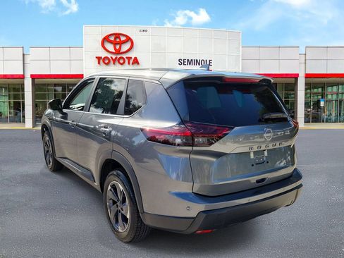 Used 2025 Nissan Rogue SV FWD image 4