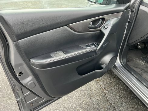 Used 2021 Nissan Rogue Sport S image 12