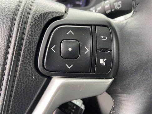 Used 2015 Toyota Highlander XLE image 32