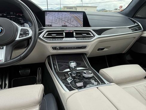 Used 2021 BMW X7 M50i image 17