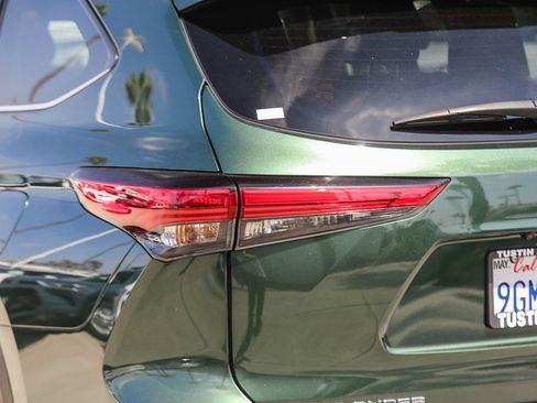 Used 2023 Toyota Highlander Limited FWD image 7